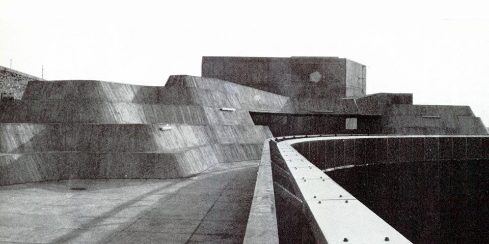 Top: Oscar Niemeyer, headquarters of the French Communist Party, Paris. Photo by Jean-Edgar de Trentinian. Above: photo courtesy of <em>L'Architecture d'Aujourd'hui</em>. Both from the pages of Domus 511 / June 1972