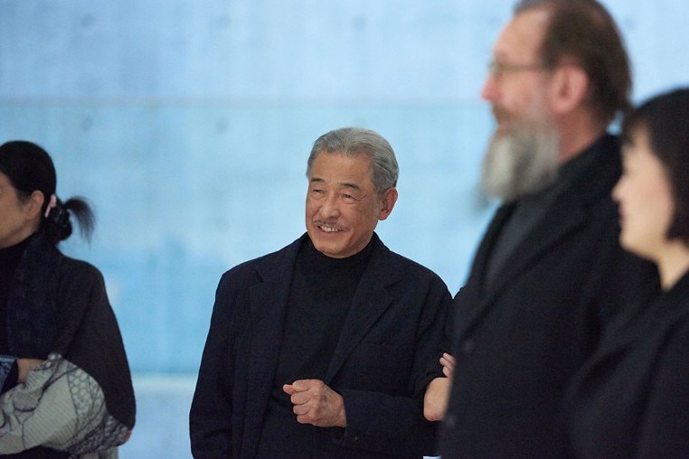 Farewell to Issey Miyake. From the Domus archive, the reflections of