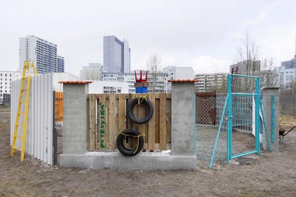 Installation view of <i>Over and Over</i>, 2008. During the Berlin Biennale the artist tried to get people to bond and connect with each other by building an enclosure at the Skulturenpark. 