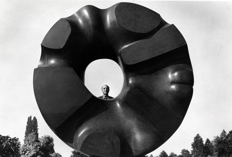 Black Brazilian granite, Seattle Art Museum, 1969. Photo courtesy of The Noguchi Museum, New York. Photograph by Frank Denman. Black Brazilian granite, Seattle Art Museum, 1969. Photo courtesy of The Noguchi Museum, New York. Photograph by Frank Denman.