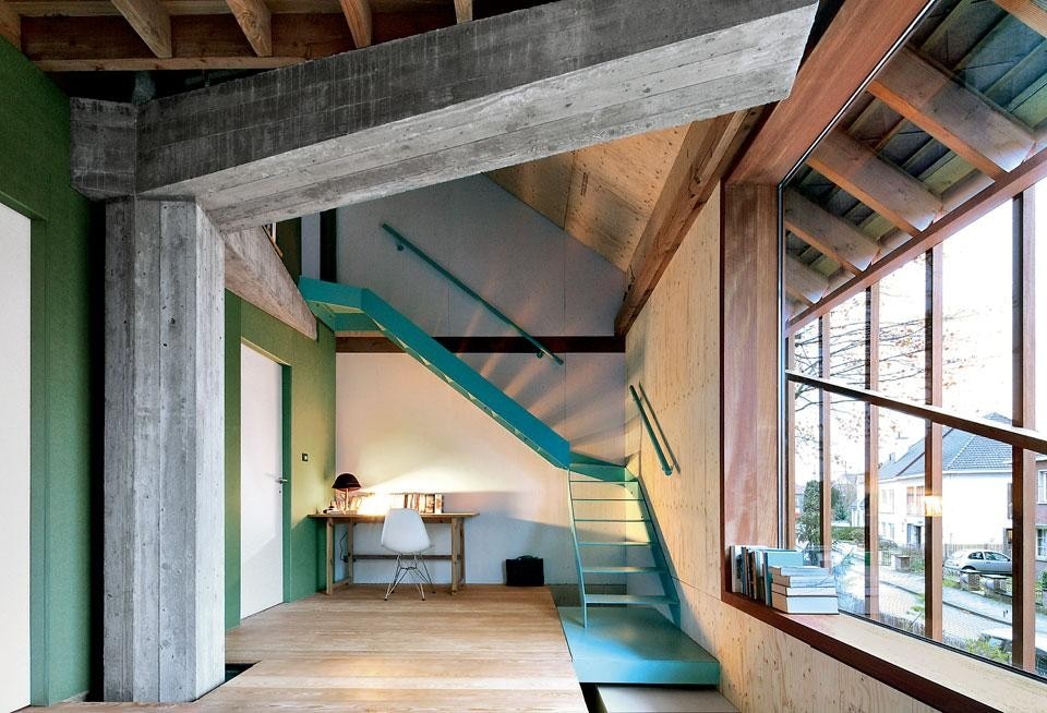 House Bern Heim Beuk. The tree-shaped concrete
pillar placed at the centre
branches out in beams that
hold up floors