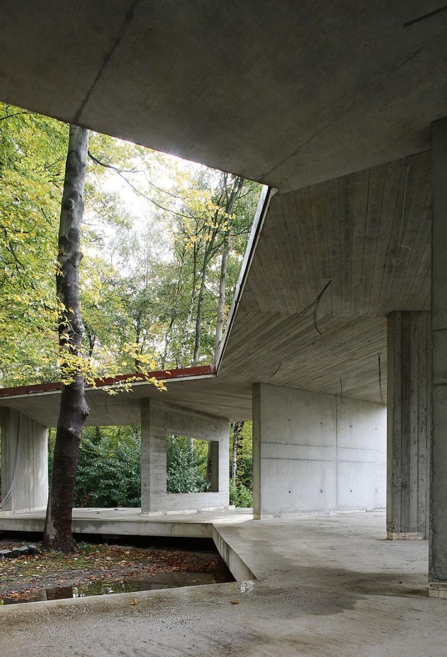 The House BM. The structure’s clarity
emerges in the photos of the
construction site