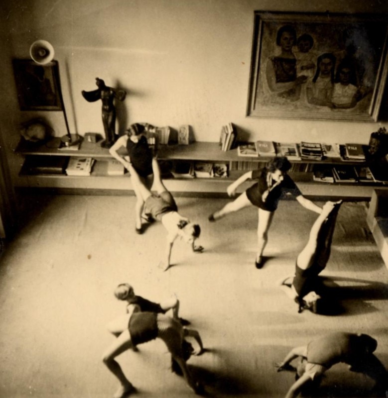 Lisa Ponti: gymnastics at the house in via Brin, during the 1930s