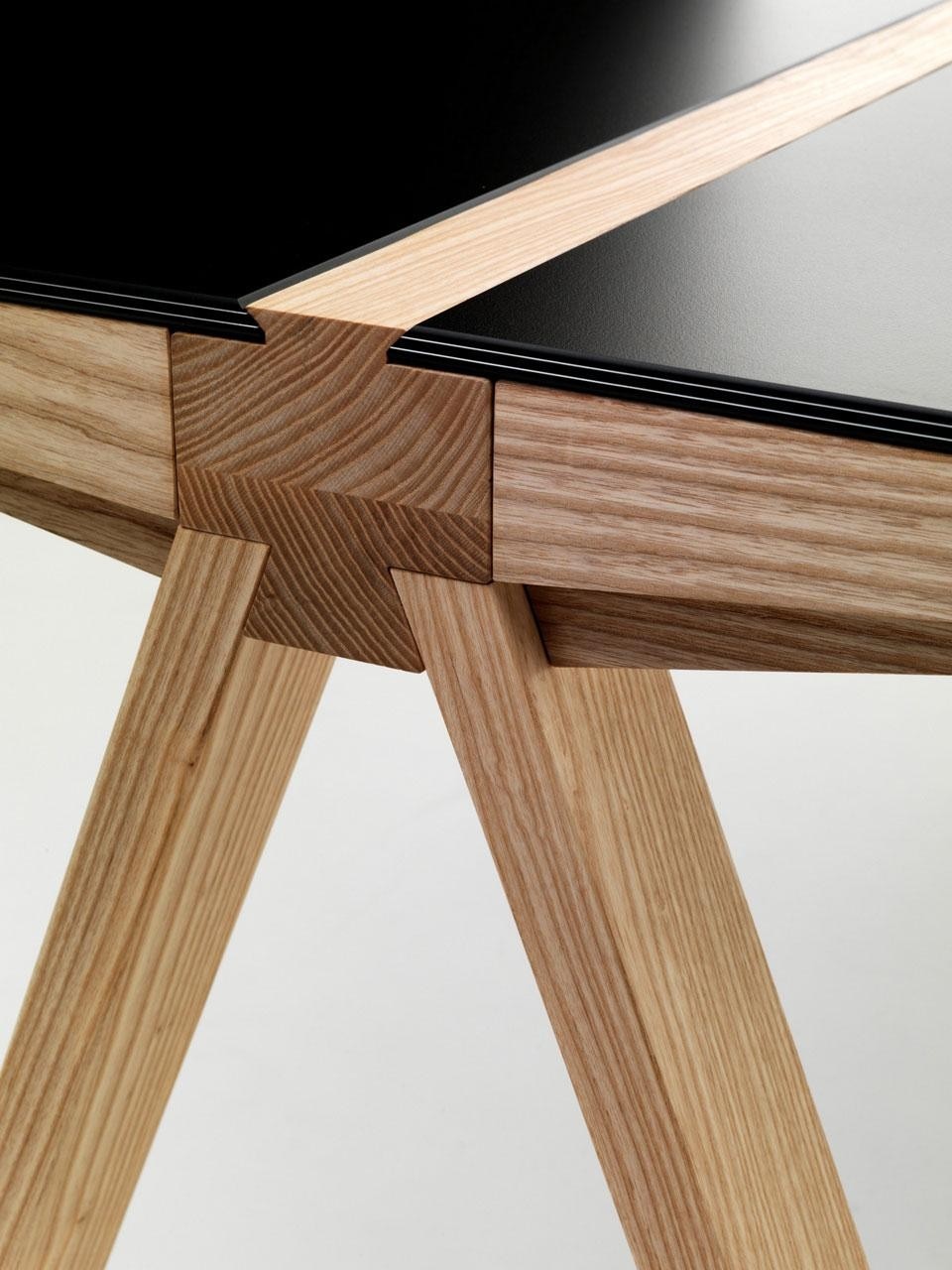 Faccin's experience and research in joinery (as in the <em>Binario</em> and <em>Centrino</em> tables) was what drew him to this collaboration with Valsecchi1918 Faccin's experience and research in joinery (as in the <em>Binario</em> and <em>Centrino</em> tables) was what drew him to this collaboration with Valsecchi1918