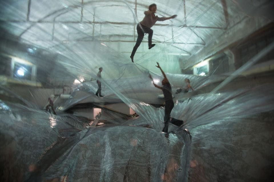 Tomás Saraceno, <em>On Space Time Foam</em>, 2012, installation view at HangarBicocca, Milan. Photo by Alessandro Coco. Courtesy Fondazione HangarBicocca, Milano