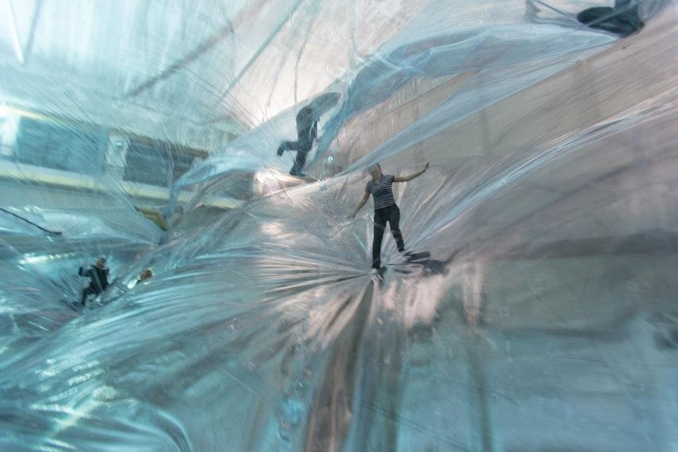 Tomás Saraceno, <em>On Space Time Foam</em>, 2012, installation view at HangarBicocca, Milan. Photo by Alessandro Coco. Courtesy Fondazione HangarBicocca, Milano