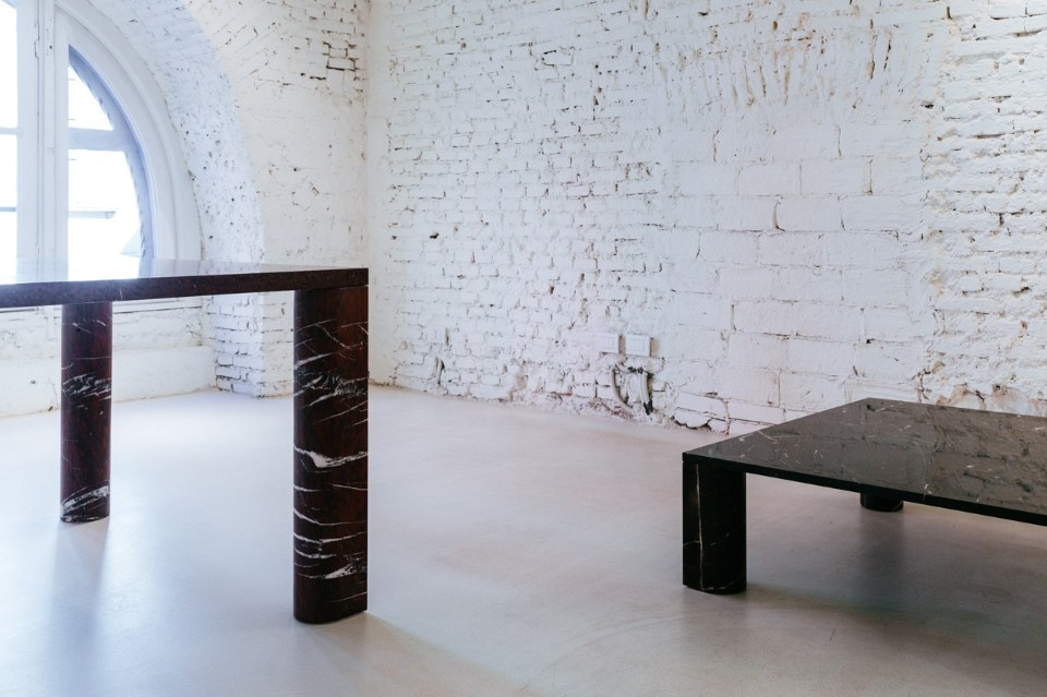 Michael Anastassiades, Love Me, Love Me Not collezione di 4 tavoli per Salvatori. Photo Gabriele Zanon