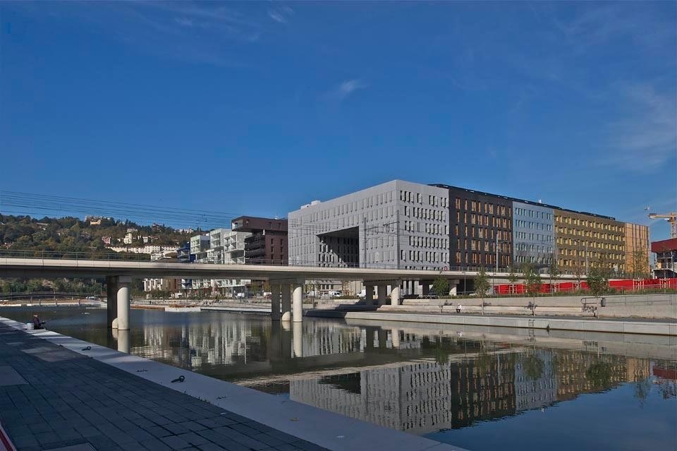 Le Monolithe, overview