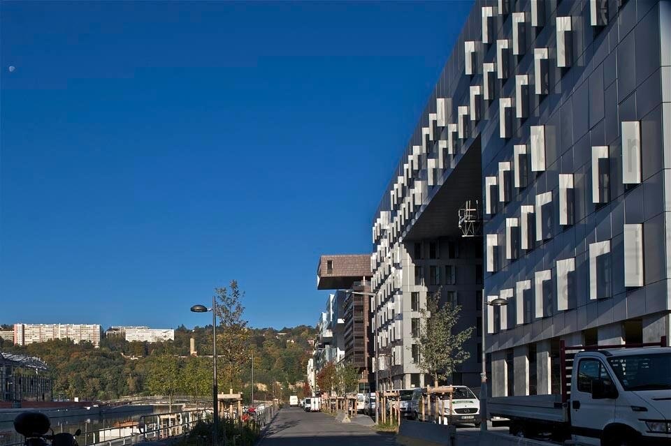 Le Monolithe, south facing building