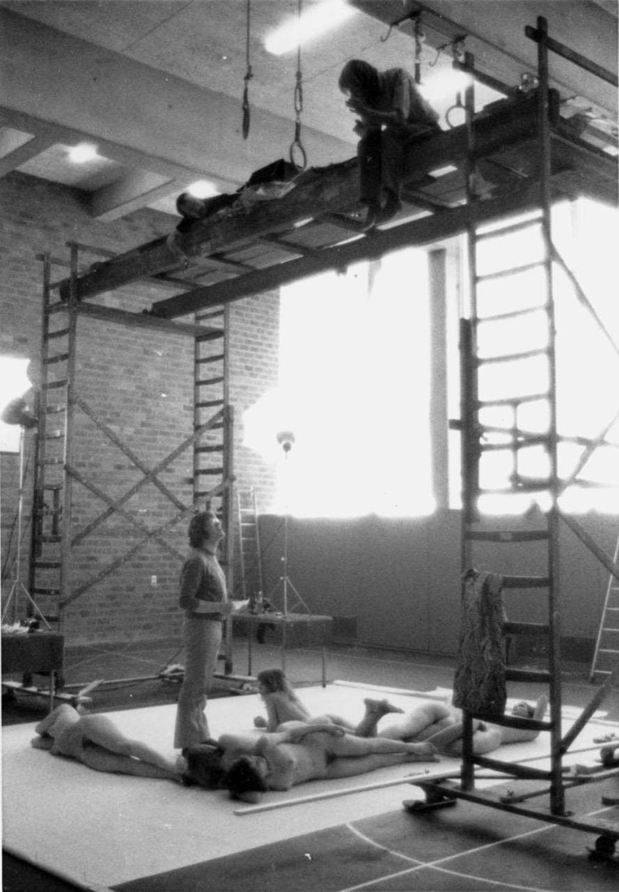 Geert Kooiman’s photo set in the gym at the Rietveld Academie Amsterdam. The alphabet was later published by De Jong & Co. in the series edited by Pieter Brattinga