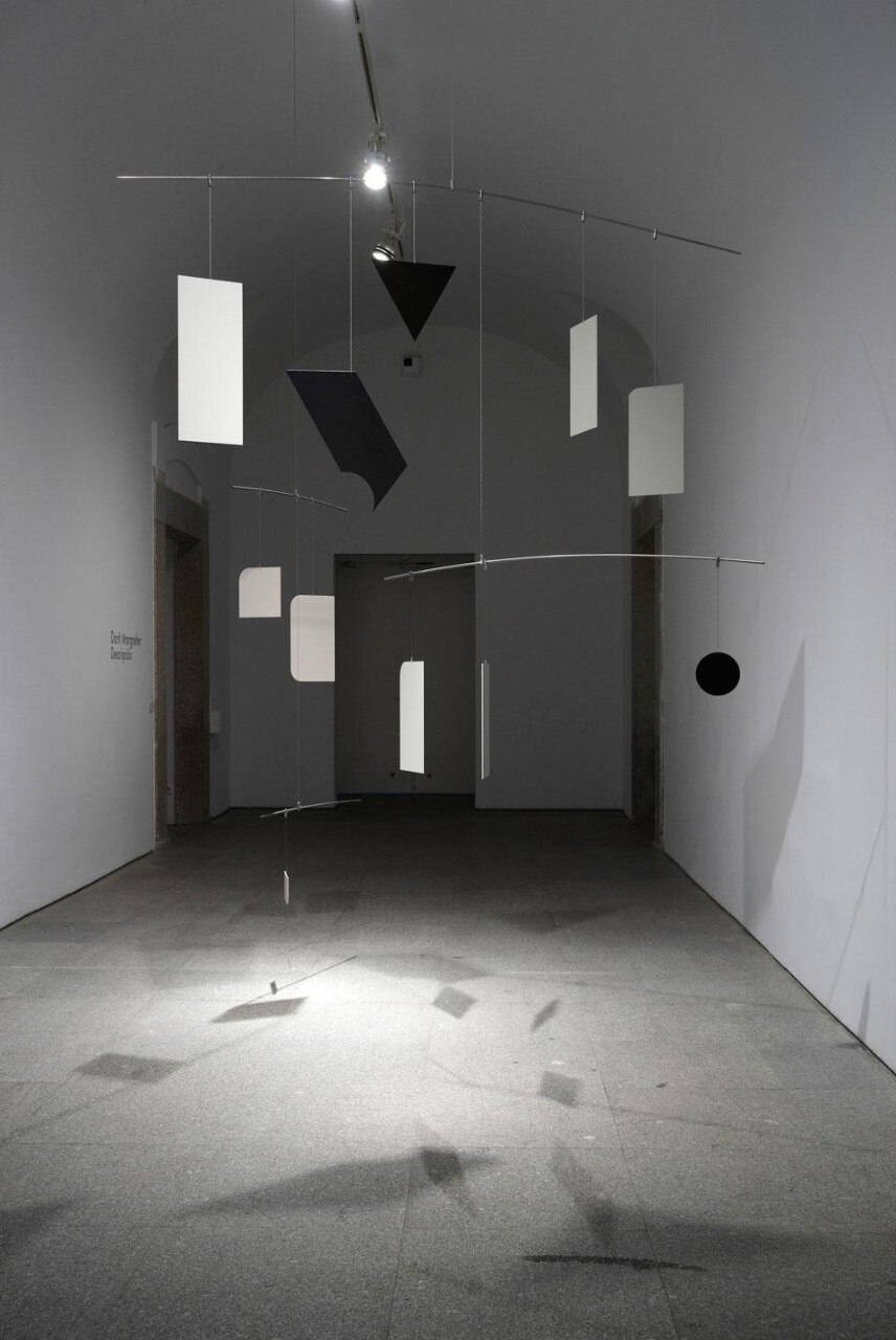 Zentrum (Lynne), 2011. Painted steel mobile. Courtesy Dorit Margreiter, Krobath Vienna/Berlin, Stampa; Basel. Photo Jaoquim Cortes and Roman Lores.