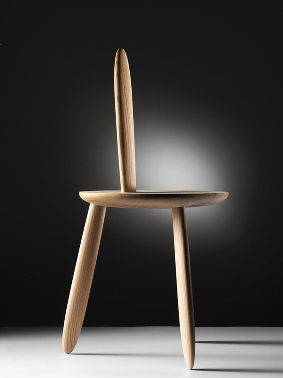 3DWN1UP chair by Aldo Bakker in elm wood. Production: Kuperus and Gardenier. Distribution: Particles Gallery. Photo: Erik and Petra Hesmerg.
