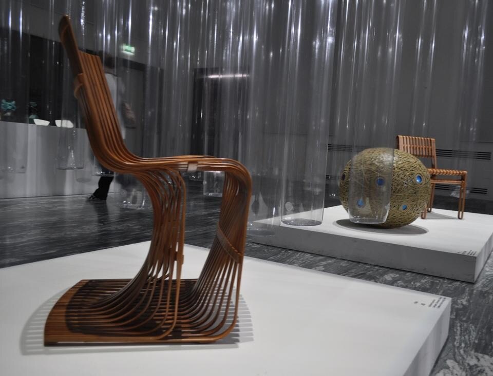 Chair 43 by Konstantin Grcic (craftsman Kao-ming Chen) is made of 43 strips of bamboo folded to produce an advanced engineering structure that guarantees comfort and flexibility.