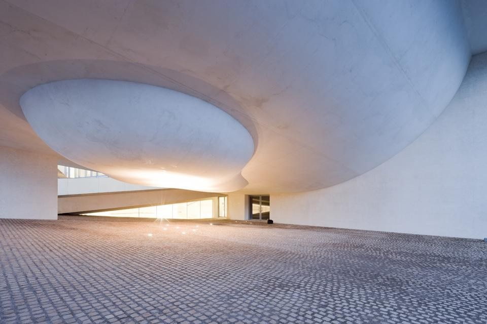An open porch provides a sheltered space for outdoor events. Photo Iwan Baan