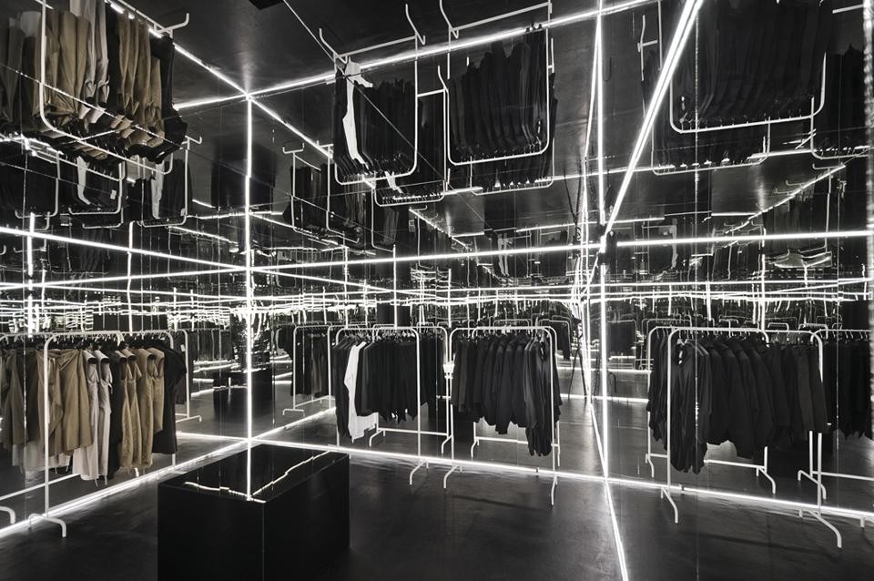 Small, inconspicuous object, as it seemed from the outside, was creating an "Alice in Wonderland" effect, to introduce the viewer to another world.