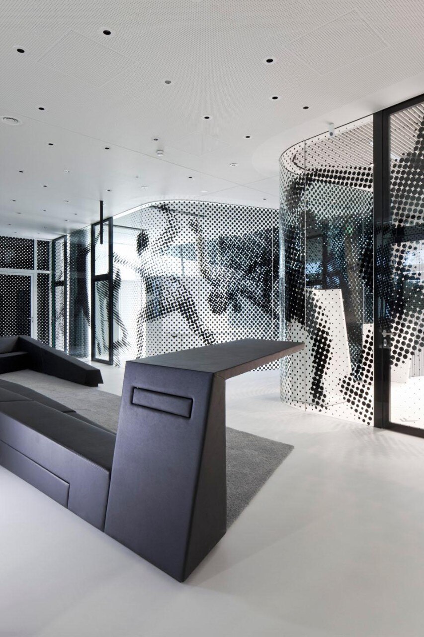 The Athlete Service
Lounge, which is centrally located
in this area, is bordered
by various rooms in which body
measurements are taken, clothing
is tried on and shoes can
be adapted and fitted. The Athlete Service
Lounge, which is centrally located
in this area, is bordered
by various rooms in which body
measurements are taken, clothing
is tried on and shoes can
be adapted and fitted.