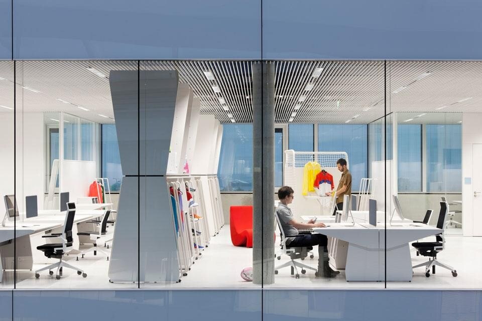 WORKOUT, a scheme of furnishing that was developed especially for adidas, was designed by Kinzo. WORKOUT, a scheme of furnishing that was developed especially for adidas, was designed by Kinzo.