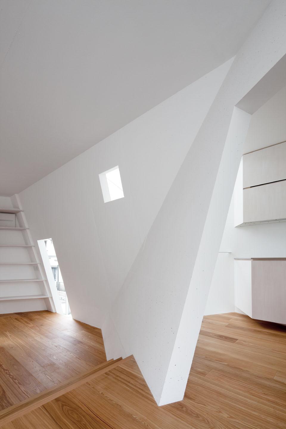 House Folded by Alphaville in Osaka, Japan. Courtesy Alphaville © Kai Nakamura