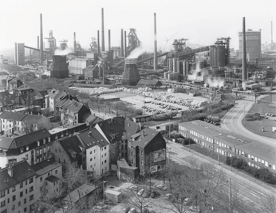 Bernd and Hilla Becher, 
Duisburg-Bruckhausen, 1999
Gelatin-silver print, 50 x 60 cm
© Bernd und Hilla Becher / Courtesy of
Schirmer/Mosel