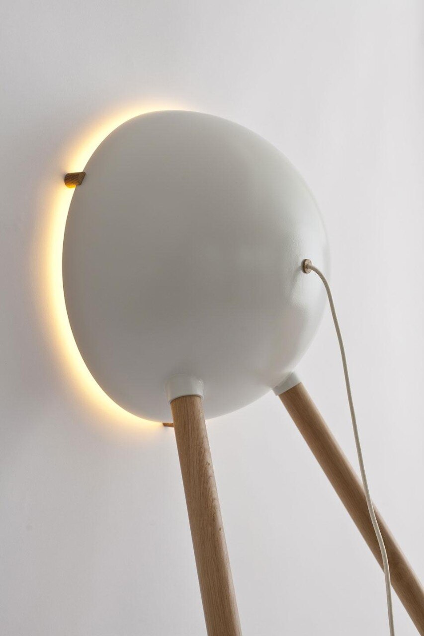 Leaning lamp: powder coated aluminum, solid oak wood legs and details, textile electricity chord. Photo Mike Roelofs
