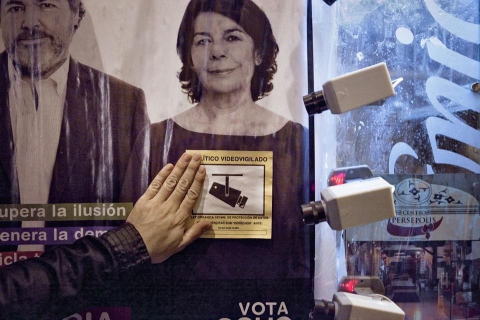 luzinterruptus, <i>Políticos bajo videovigilancia / Politicians under surveillance</i>