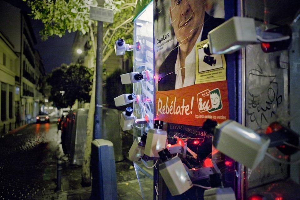 luzinterruptus, <i>Políticos bajo videovigilancia / Politicians under surveillance</i>