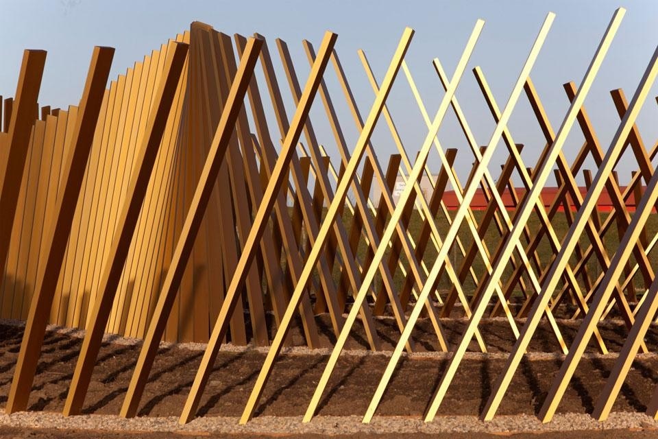 Digital measuring devices were used to
set the angle of each stave individually