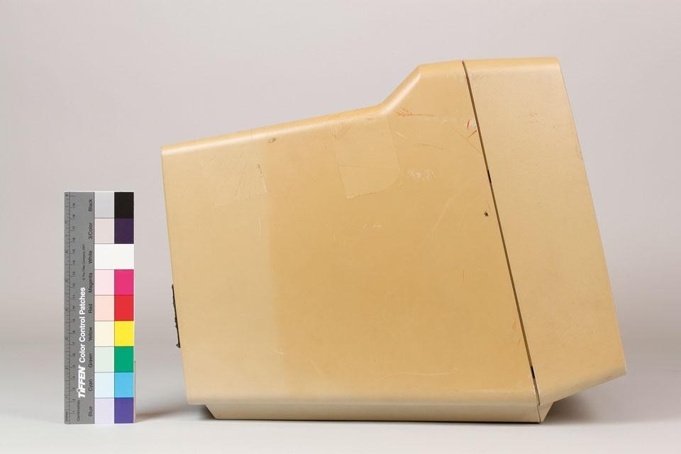 Here and above: <i>Digital Art Works. The Challenges of Conservation</i>.
An exhibition at ZKM | Media Museum
Documentary photo “digital art conservation”, 2011
Original equipment on different
