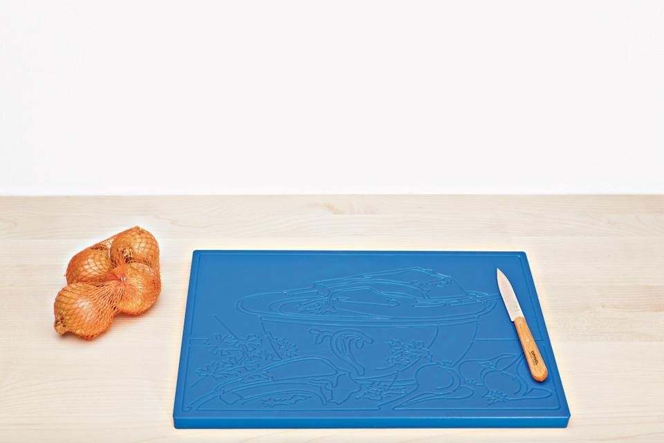 Still Life's cutting board by Hrafnkell Birgisson receives a CNC engraving in the style of an ancient still life. The food can be decoratevely be served on the engraved side. Photo Ralph Humrich