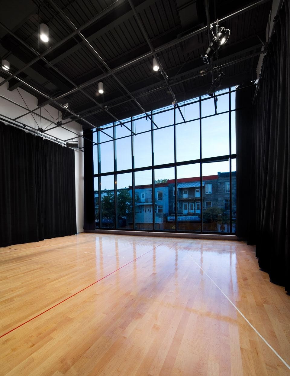 FABG Architects, Théâtre La Licorne. Photo by Steve Montpetit, courtesy of v2com