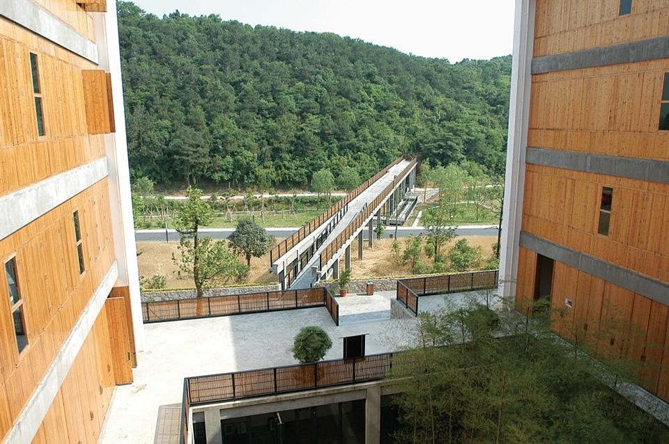 Xiangshan Campus, China
Academy of Art, Phase I,
2002-2004,
Hangzhou, China.
Photo by Lu Wenyu.
Courtesy of Amateur
Architecture Studio Xiangshan Campus, China
Academy of Art, Phase I,
2002-2004,
Hangzhou, China.
Photo by Lu Wenyu.
Courtesy of Amateur
Architecture Studio