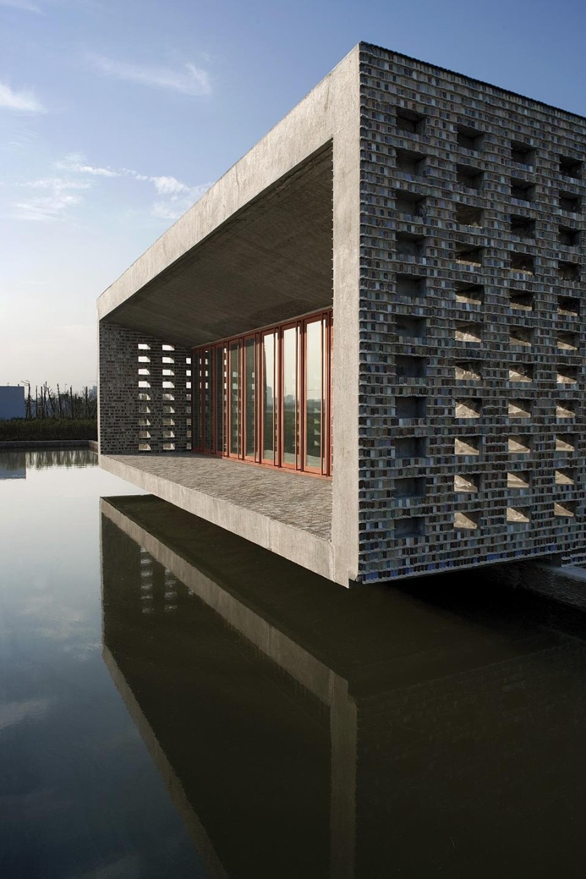 Ceramic House, 2003-2006, Jinhua, China. Photo by Lv Hengzhong.
Courtesy of Amateur
Architecture Studio