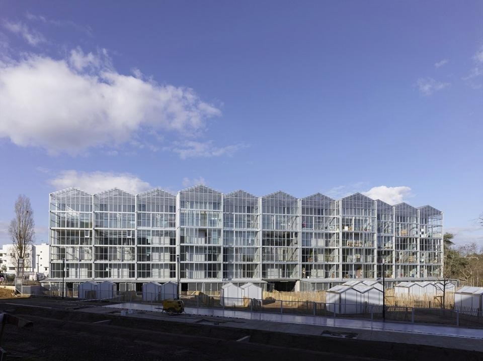 Boréal is a social housing complex in Nantes comprising 39 dwellings, organized as 11 "house shapes" standing side by side