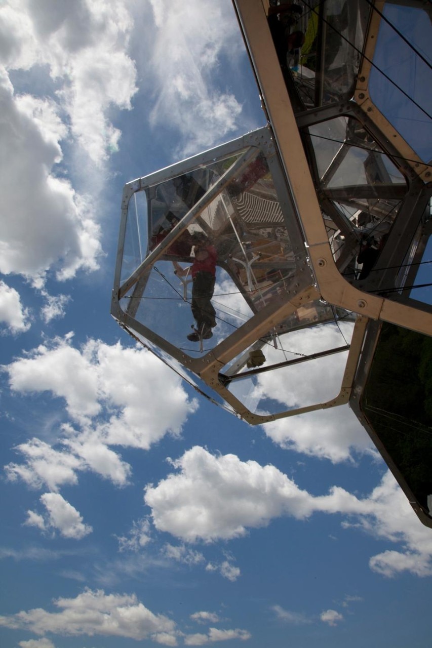 Tomás Saraceno, <em>Cloud City</em> installation on the roof of the Metropolitan Museum. Photo by Tomás Saraceno Tomás Saraceno, <em>Cloud City</em> installation on the roof of the Metropolitan Museum. Photo by Tomás Saraceno