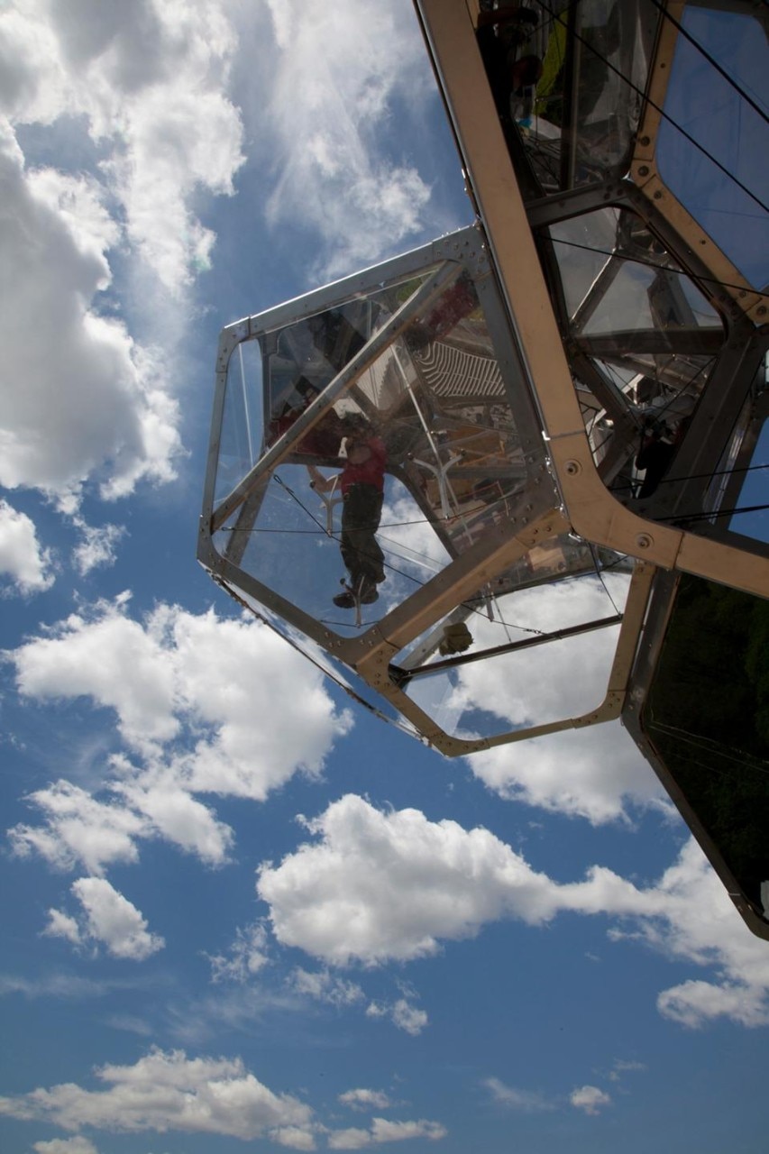 Tomás Saraceno, <em>Cloud City</em> installation on the roof of the Metropolitan Museum. Photo by Tomás Saraceno