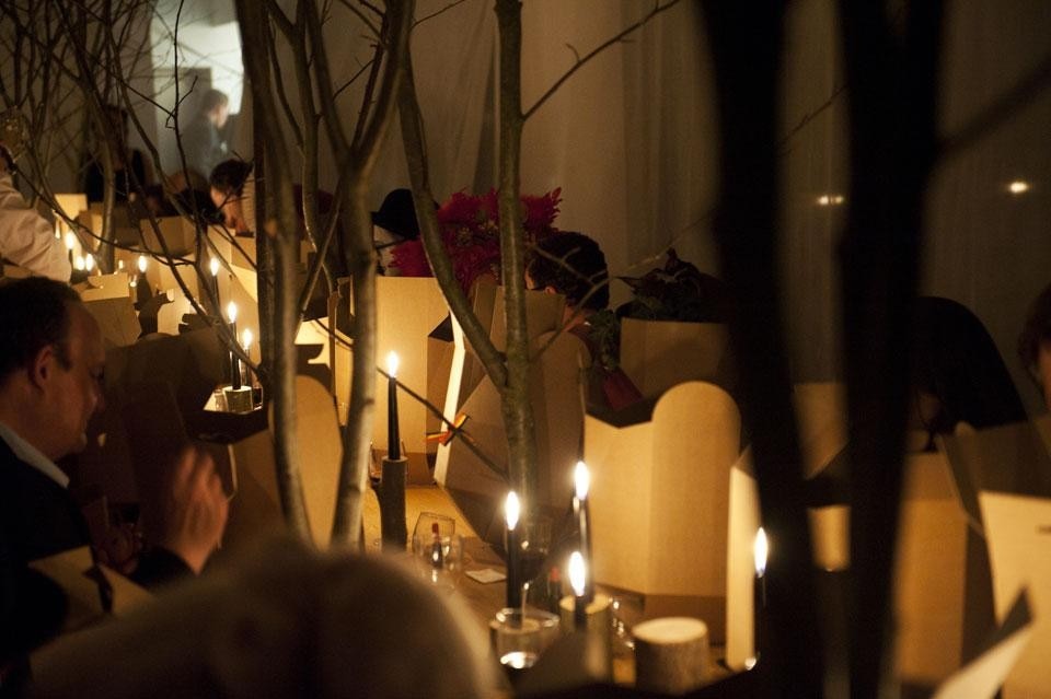 Charles Kaisin, <em>Le fantasie di Charles, table and guests</em>, performance
