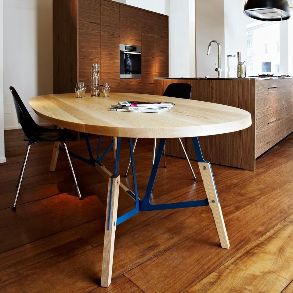 Alfredo Häberli, <em>Stammtisch</em> table for Quodes