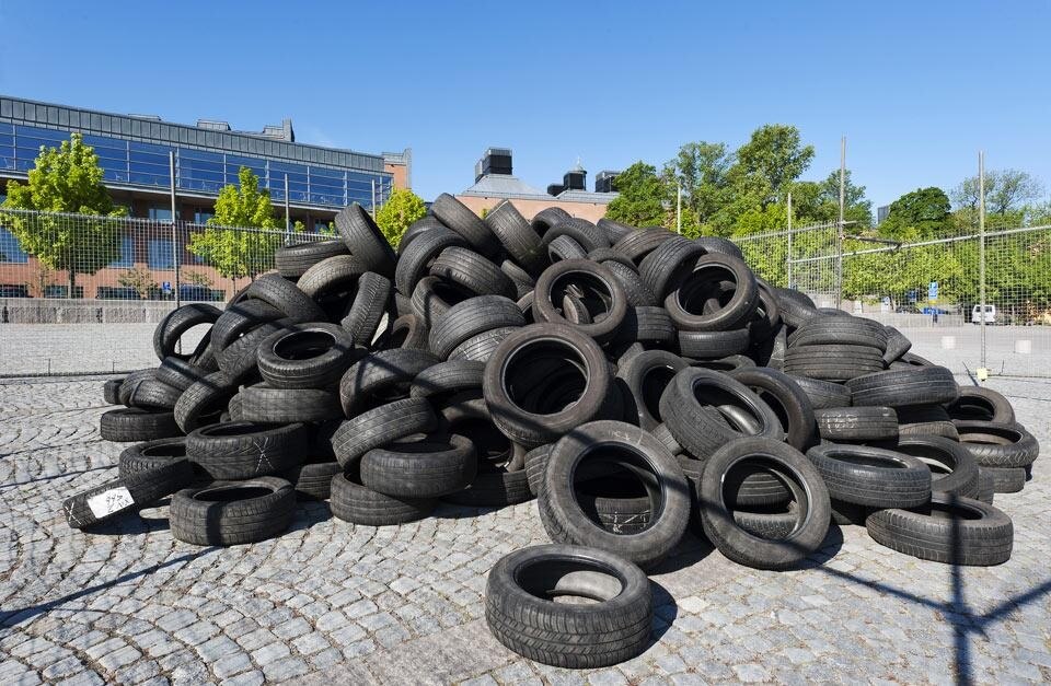 Allan Kaprow, <em>Yard</em>. © The Estate of Allan Kaprow. Photo by Åsa Lundén / Moderna Museet