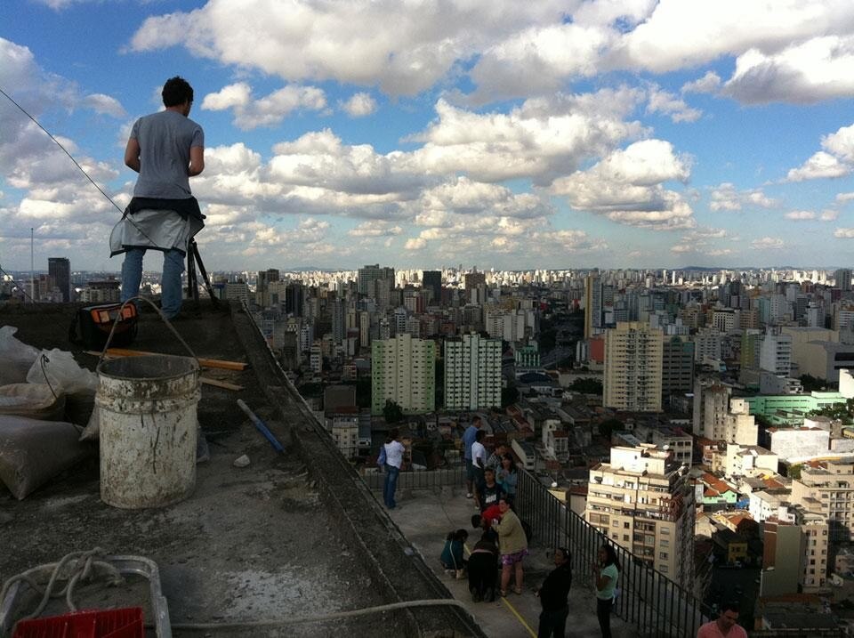 Antonio Ottomanelli, Paola Villani and the Bela Vista neighbourhood inhabitants, <em>Subendo</em>, a guerrilha design photography project, São Paulo