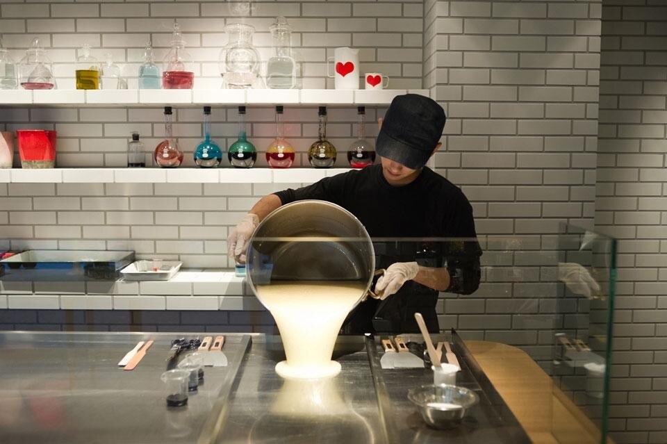 Yusuke Seki + Jaime Hayon, <em>Papabubble candy shop</em>, Yokohama, Japan Yusuke Seki + Jaime Hayon, <em>Papabubble candy shop</em>, Yokohama, Japan