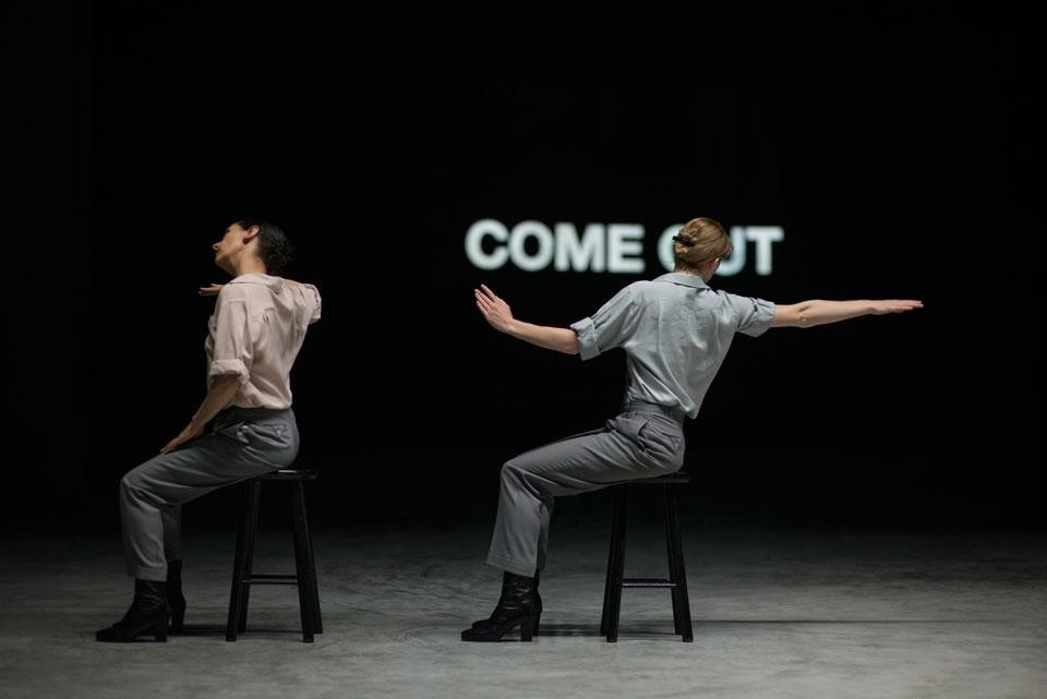 Anne Teresa De Keersmaeker,
<em>Fase: Four movements to the Music of Steve Reich</em>, Tate Modern, 2012. © Anne Teresa De Keersmaeker. Photo by Hugo Glendinning Anne Teresa De Keersmaeker,
<em>Fase: Four movements to the Music of Steve Reich</em>, Tate Modern, 2012. © Anne Teresa De Keersmaeker. Photo by Hugo Glendinning