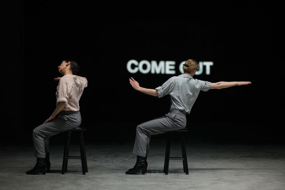 Anne Teresa De Keersmaeker,
 <em>Fase: Four movements to the Music of Steve Reich</em>, Tate Modern, 2012. © Anne Teresa De Keersmaeker. Photo by Hugo Glendinning