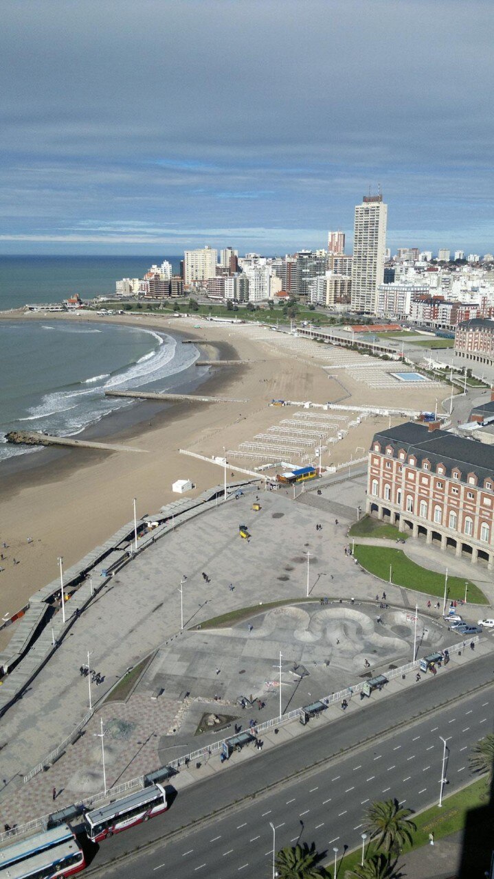 Guillermo Luis de Diego e Marcelo Bejanele, <em>Plaza Skate Mar del Plata</em>, Mar del Plata, Argentina
