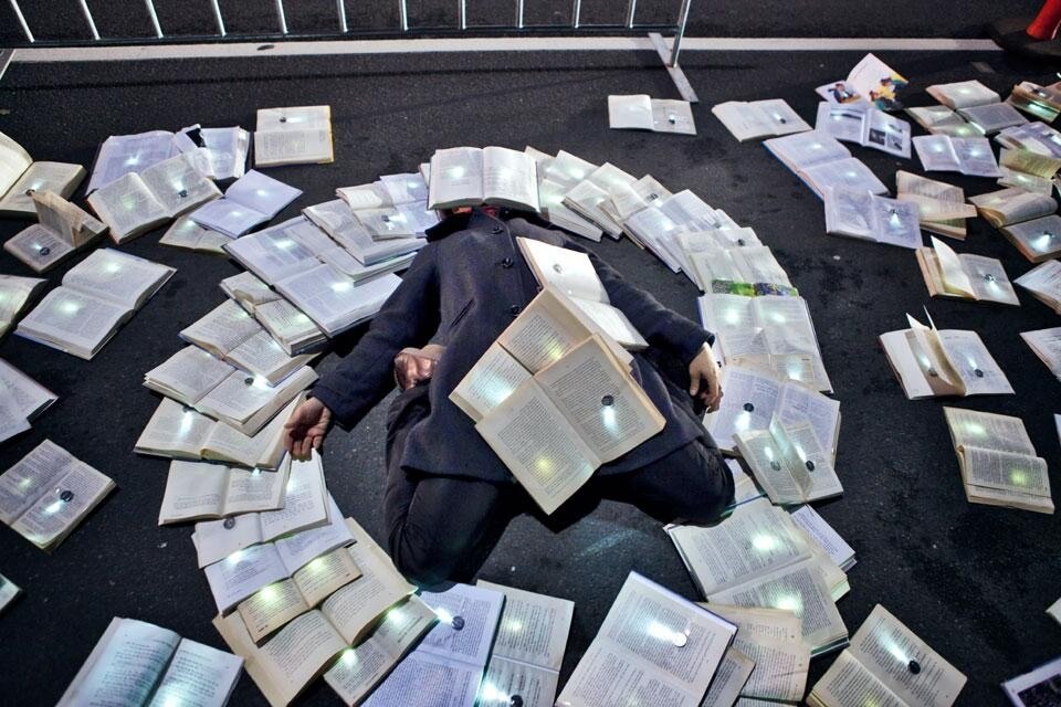 Luzinterruptus, <i>Literature v/s Traffic</i> installation, part of the <i>Light in winter</i> festival, Melbourne