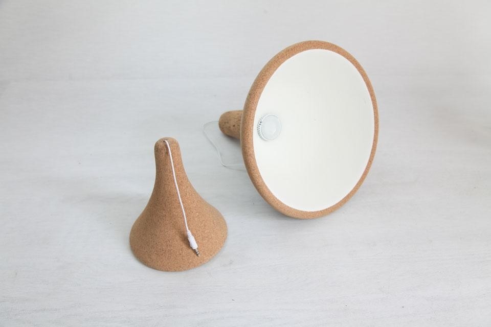Inês Martins, <em>Gramophone</em>, selected as a finalist in <em>The future of cork applications</em> contest, promoted by Domaine de Boisbuchet in collaboration with  Corticeira Amorim. Coordination by studio Pedrita