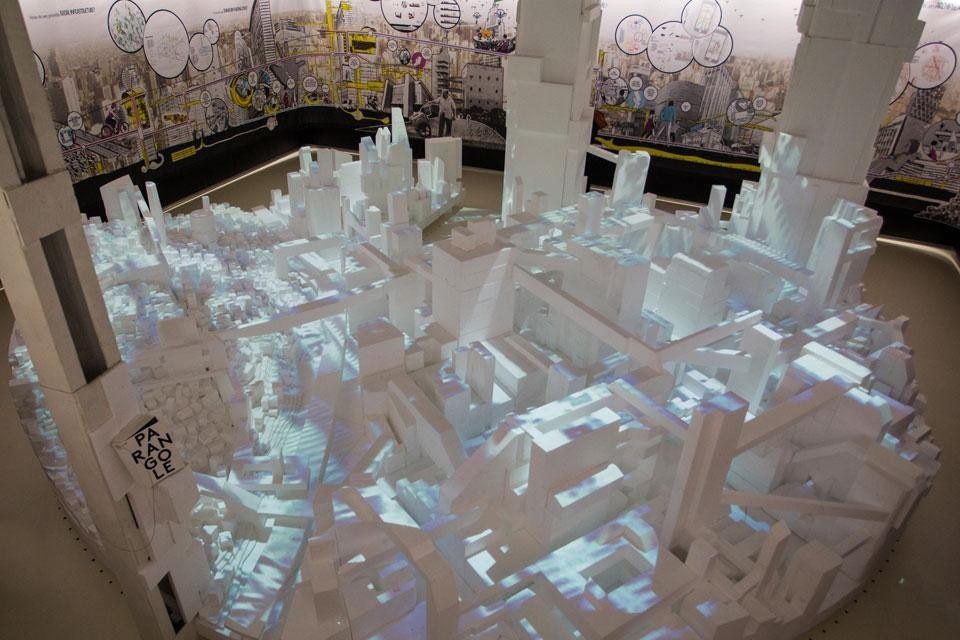 Exhibition
opening
of
the
Audi
Urban
Future
Award
2012
in
Istanbul.
Exhibition:
Urban-­Think
Tank
(São
Paolo,
Brazil). Photo © Audi Urban Future Initiative