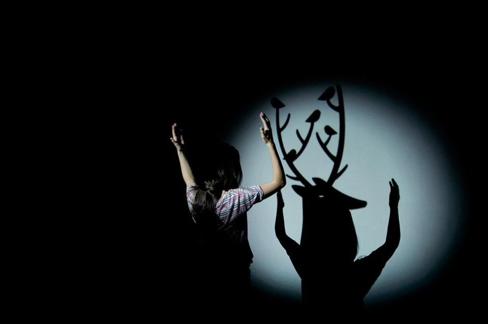 In apertura: <i>Turning Plates</i>; sopra: <i>In The Woods</i>, Camille Scherrer