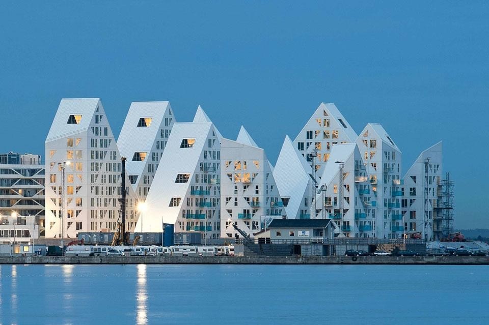JDS/Julien de Smedt Architects, CEBRA, Louis Paillard,  SeARCH, <em>Iceberg</em>, housing complex in Aarhus, Denmark, 2012. Photo by Mikkel Frost