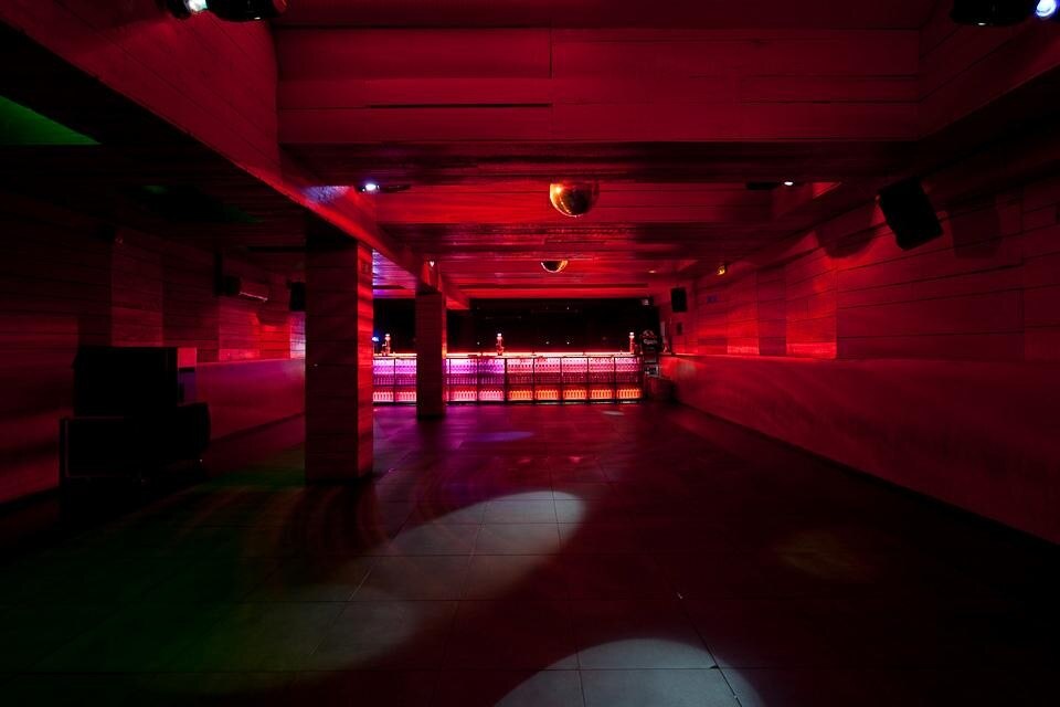 AVA (Atelier Veloso Arquitectos), Tendinha dos Clérigos bar and club, Porto, Portugal