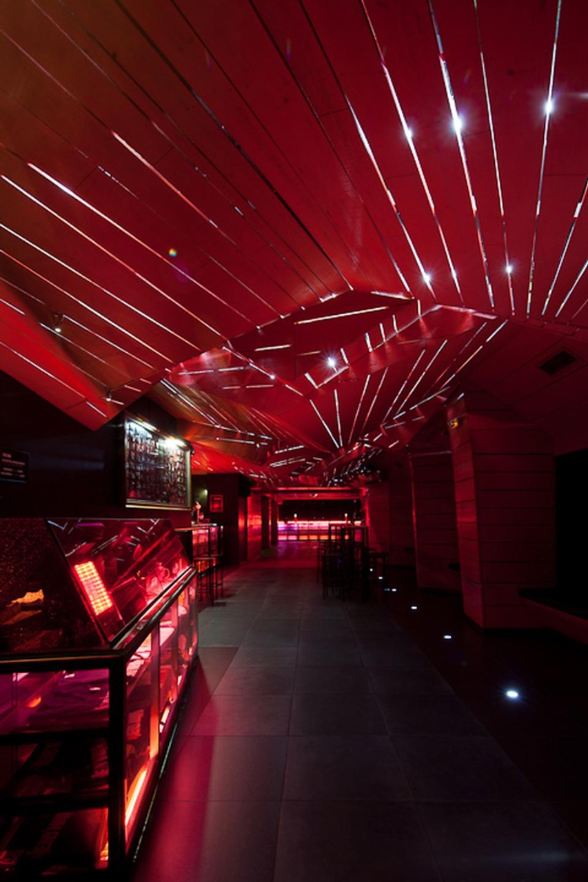 AVA (Atelier Veloso Arquitectos), Tendinha dos Clérigos bar and club, Porto, Portugal
